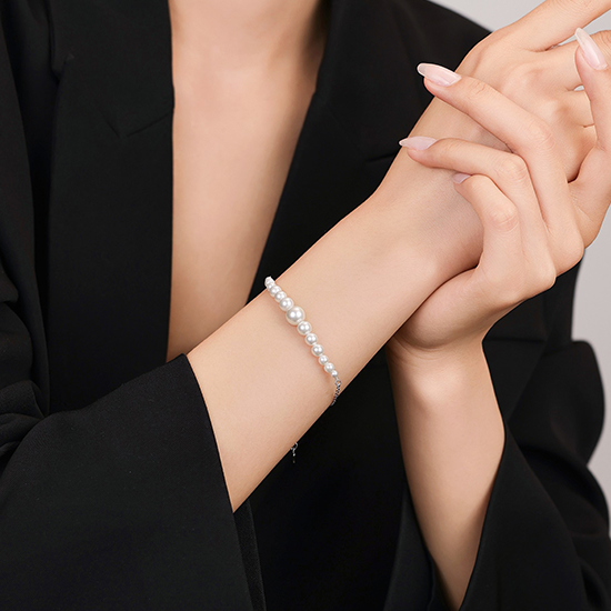 >Bracelets & Bangles